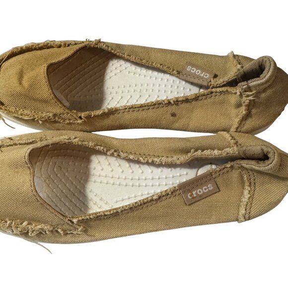 Women's Crocs Canvas Flats Tan‎ Size 6 With Frayed Edges - Picture 6 of 9